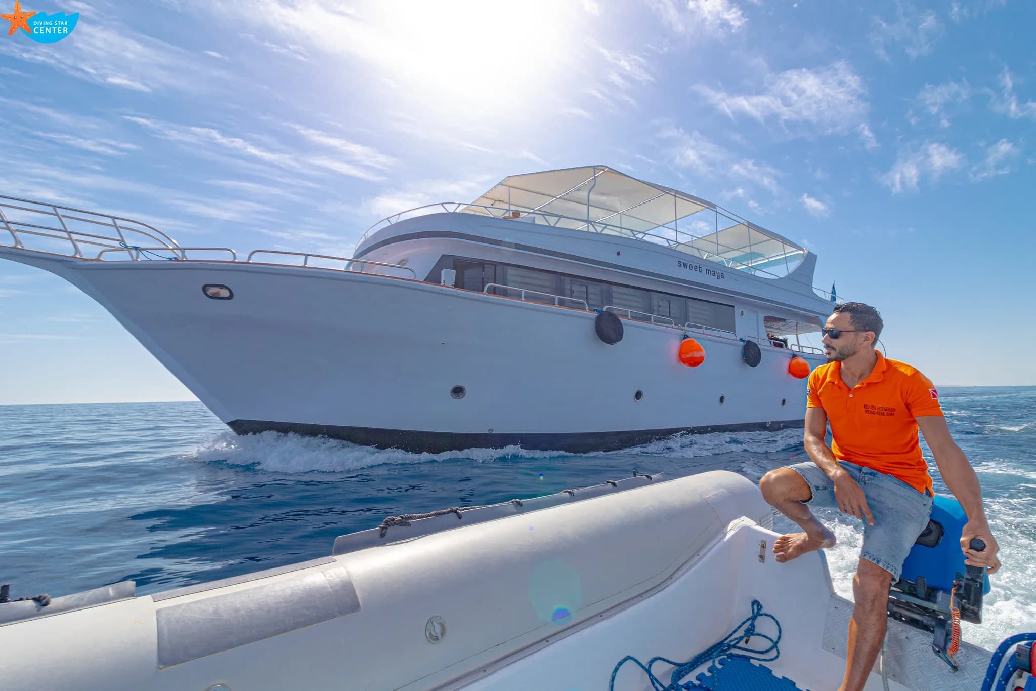 PADI instructor guiding Open Water students during boat dive in Hurghada