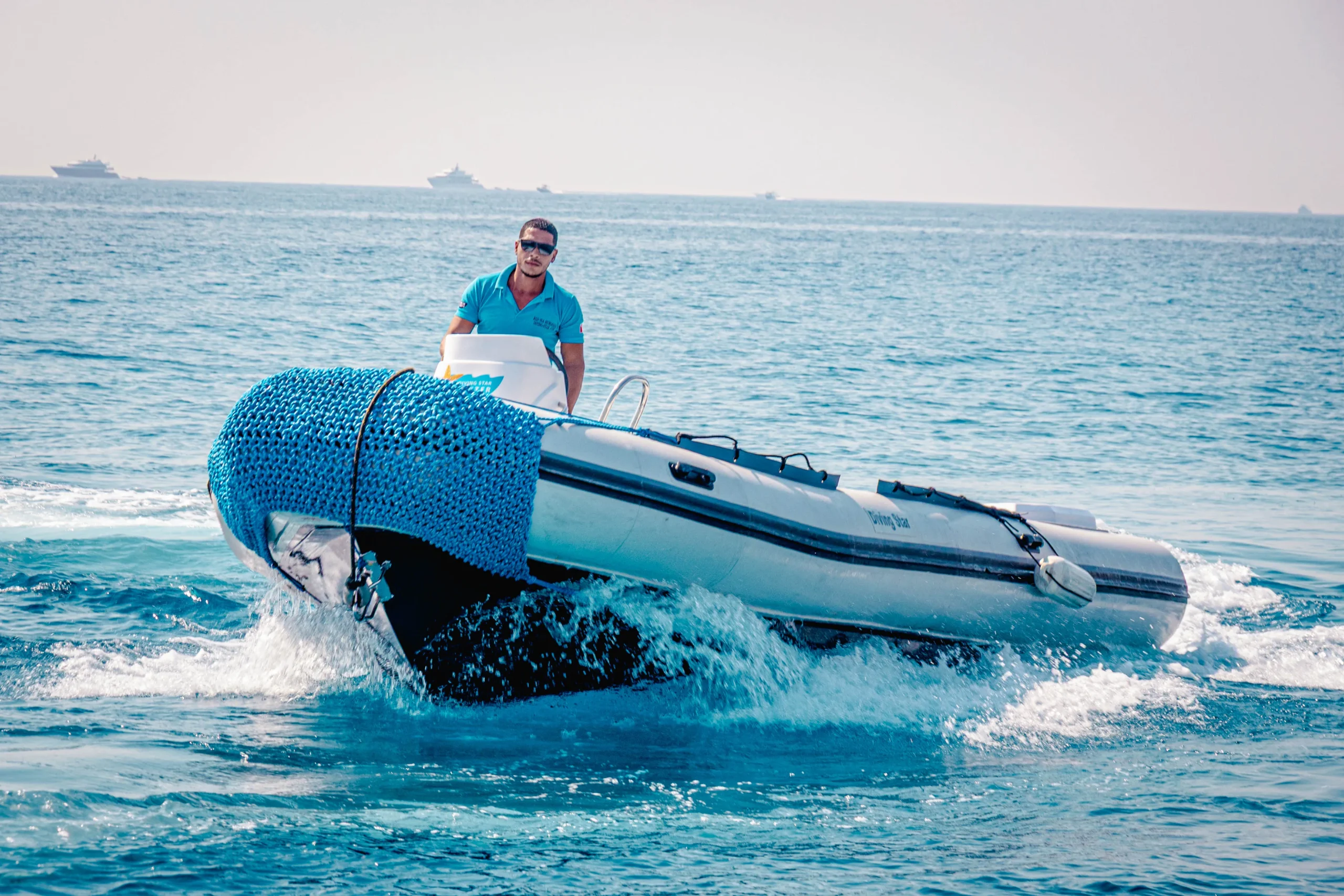speed boat diving star